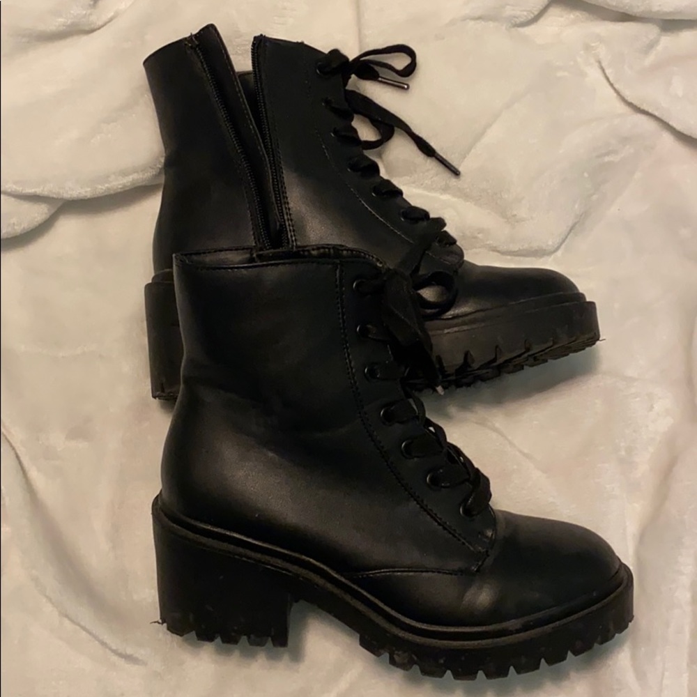 BLACK BOOTS WORN ONCE